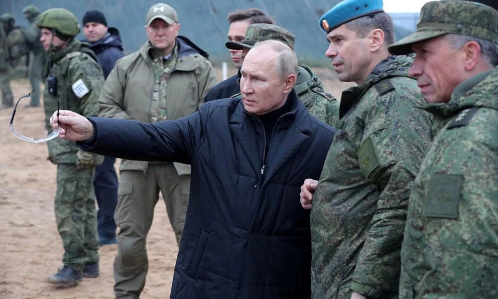 The Telegraph: «Η Ρωσία του Πούτιν είναι κοντά σε μια συντριπτική νίκη»-Ζητούν διαπραγματεύσεις για να σώσουν ότι σώζεται